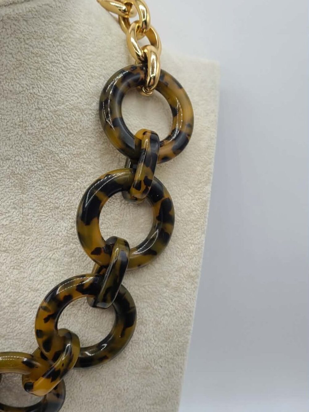 J Crew Oversized Chunky Faux Tortoise Gold Tone Necklace NWOT - Picture 8 of 13